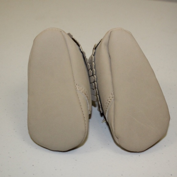 Child of Mine Made By Carter’s 0-3 Months Moccasins Beige inside Fur - Picture 4 of 7